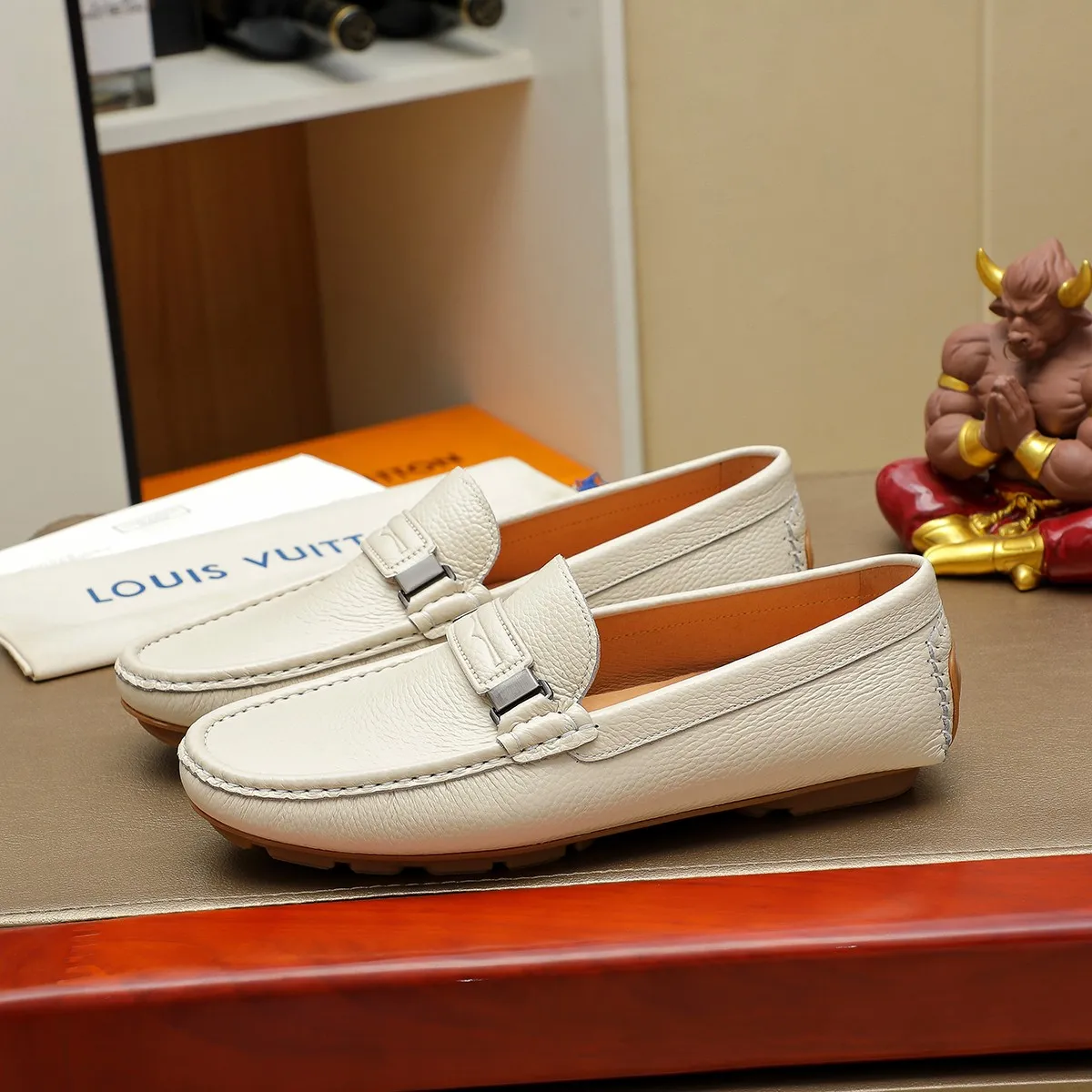 Men's shoes 💰360 💰 LV Louis Vuitton's top-quality Peaches men's shoes 💯Original copy of the official website, the upper is made of imported official website 1:1 material ❌Italian 🇮🇹 cowhide surface, imported pigskin lining. It’s definitely not made with ordinary craftsmanship, it’s the model used by celebrities! The factory’s craftsmanship is designed to create the most perfect shoes for trendy men! Colors available! 38-44 yards